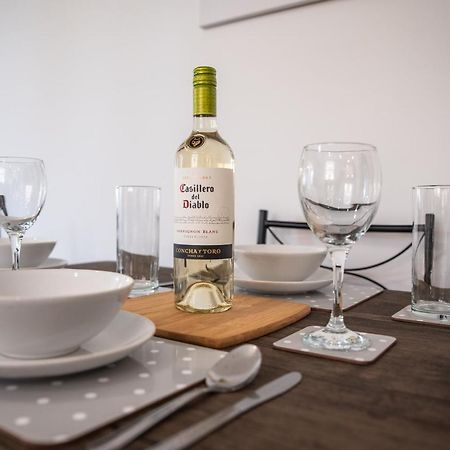 Welcome 4 Business Or Pleasure! Super Central Southampton 'City Vibes' # Stylish Apartment With Outside Space! 1-4 Guests Book Your City Break Or Pre-Cruise Stay! Close To Mayflower Theatre, Universities, Cruise Terminals, Hospitals & Shops! Екстер'єр фото