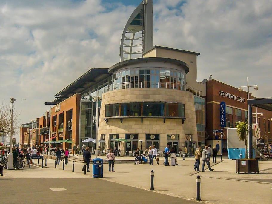 Welcome 4 Business Or Pleasure! Super Central Southampton 'City Vibes' # Stylish Apartment With Outside Space! 1-4 Guests Book Your City Break Or Pre-Cruise Stay! Close To Mayflower Theatre, Universities, Cruise Terminals, Hospitals & Shops! Екстер'єр фото