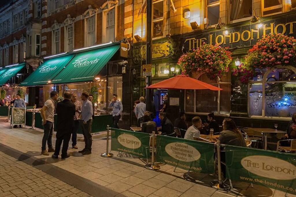 Welcome 4 Business Or Pleasure! Super Central Southampton 'City Vibes' # Stylish Apartment With Outside Space! 1-4 Guests Book Your City Break Or Pre-Cruise Stay! Close To Mayflower Theatre, Universities, Cruise Terminals, Hospitals & Shops! Екстер'єр фото