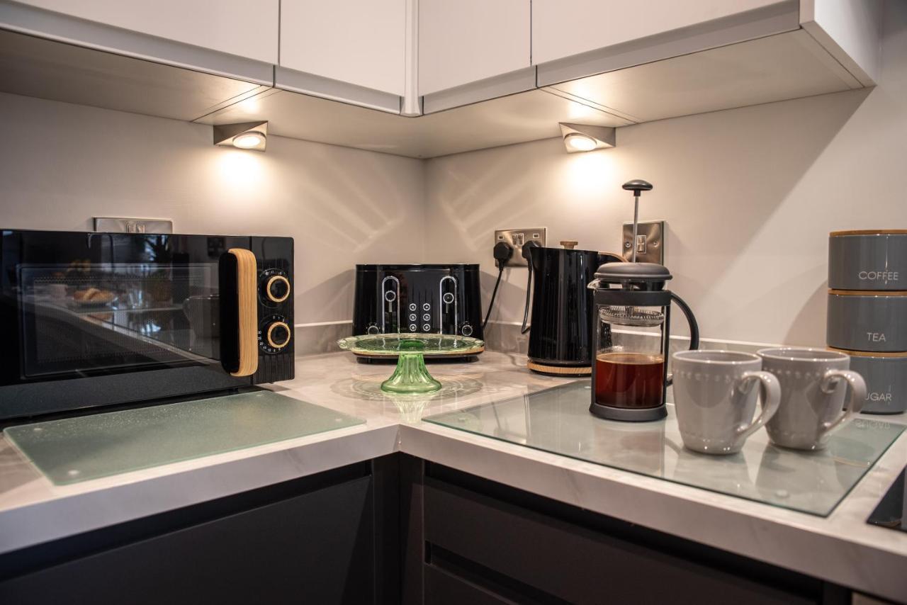 Welcome 4 Business Or Pleasure! Super Central Southampton 'City Vibes' # Stylish Apartment With Outside Space! 1-4 Guests Book Your City Break Or Pre-Cruise Stay! Close To Mayflower Theatre, Universities, Cruise Terminals, Hospitals & Shops! Екстер'єр фото