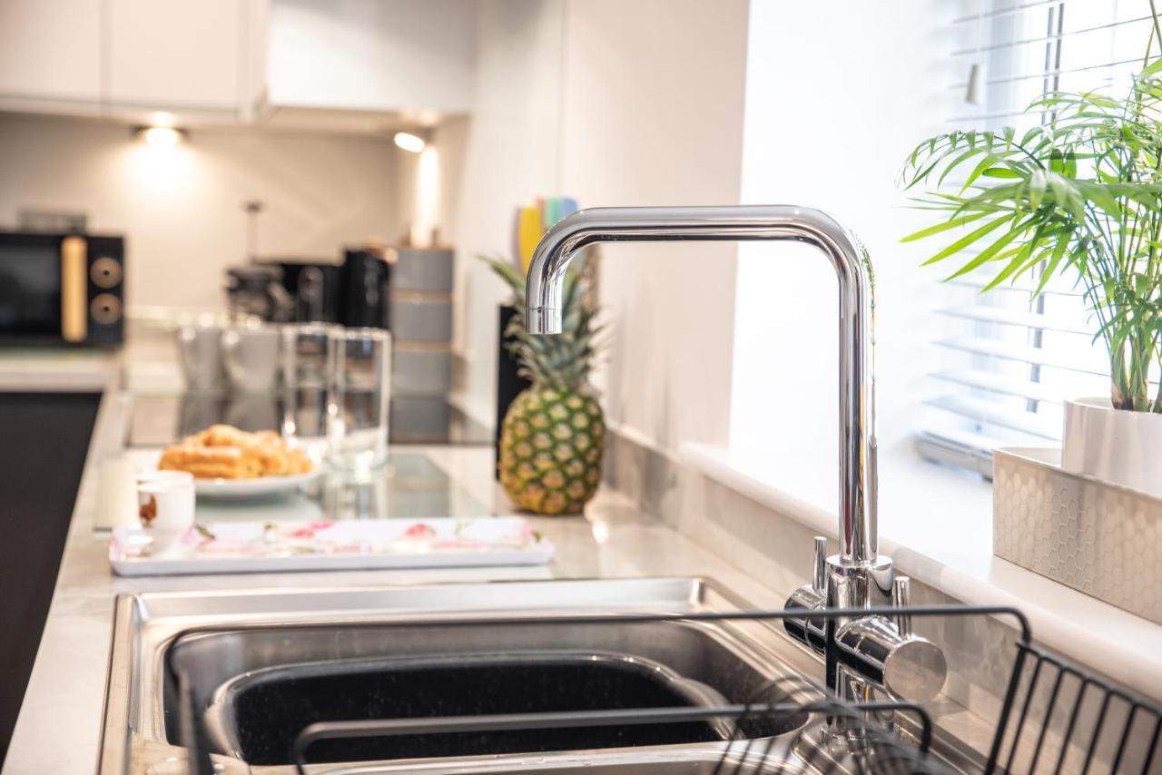 Welcome 4 Business Or Pleasure! Super Central Southampton 'City Vibes' # Stylish Apartment With Outside Space! 1-4 Guests Book Your City Break Or Pre-Cruise Stay! Close To Mayflower Theatre, Universities, Cruise Terminals, Hospitals & Shops! Екстер'єр фото