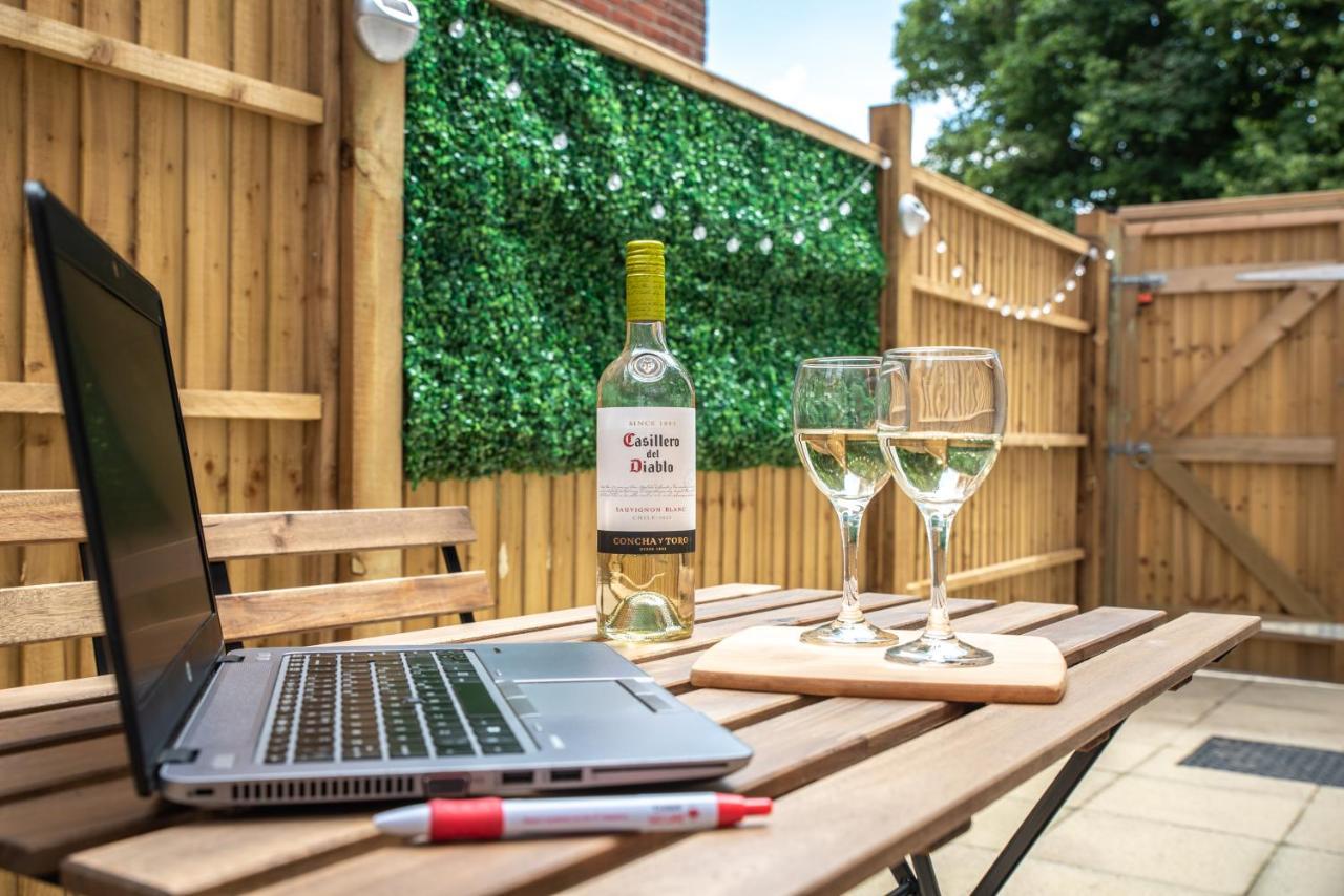 Welcome 4 Business Or Pleasure! Super Central Southampton 'City Vibes' # Stylish Apartment With Outside Space! 1-4 Guests Book Your City Break Or Pre-Cruise Stay! Close To Mayflower Theatre, Universities, Cruise Terminals, Hospitals & Shops! Екстер'єр фото
