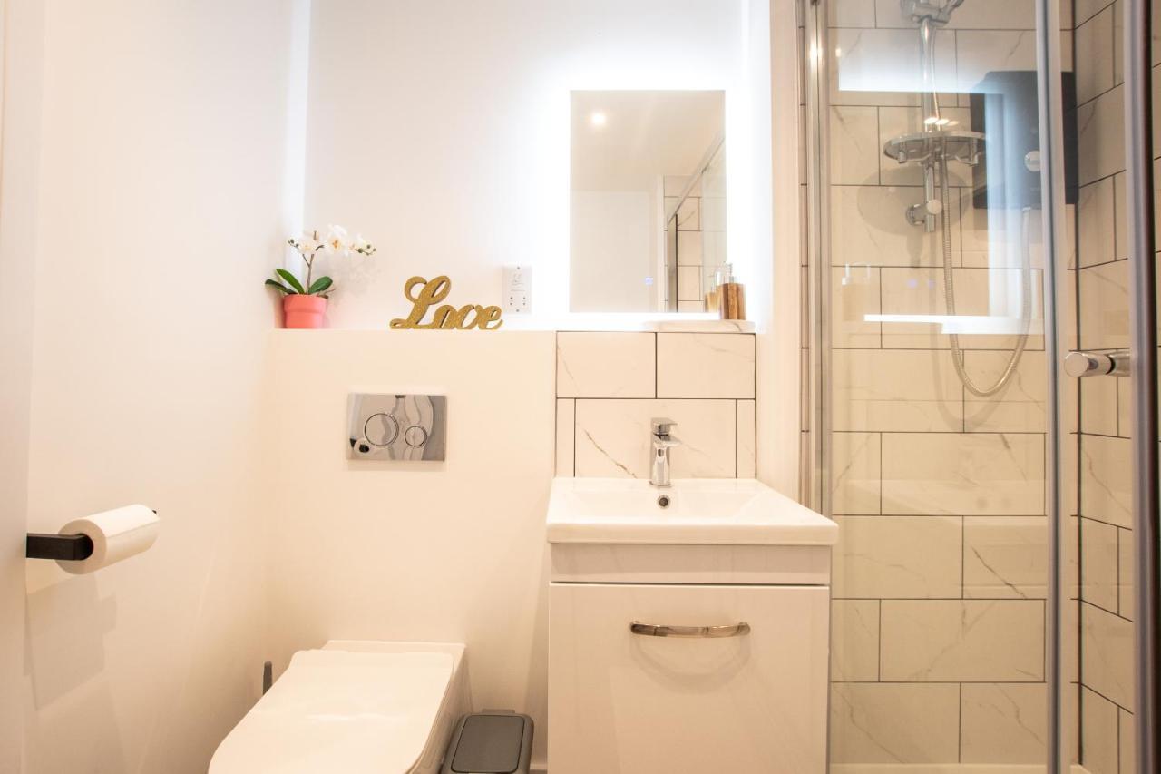 Welcome 4 Business Or Pleasure! Super Central Southampton 'City Vibes' # Stylish Apartment With Outside Space! 1-4 Guests Book Your City Break Or Pre-Cruise Stay! Close To Mayflower Theatre, Universities, Cruise Terminals, Hospitals & Shops! Екстер'єр фото