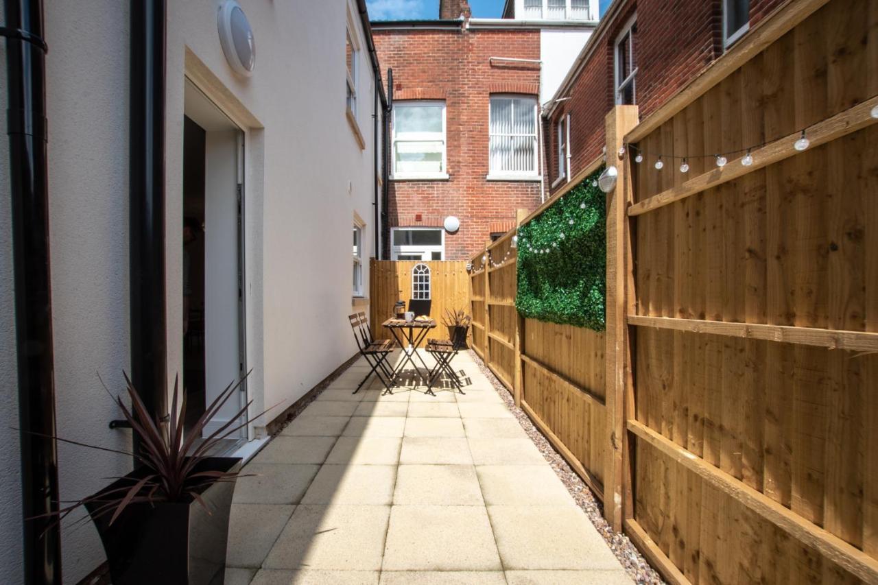 Welcome 4 Business Or Pleasure! Super Central Southampton 'City Vibes' # Stylish Apartment With Outside Space! 1-4 Guests Book Your City Break Or Pre-Cruise Stay! Close To Mayflower Theatre, Universities, Cruise Terminals, Hospitals & Shops! Екстер'єр фото