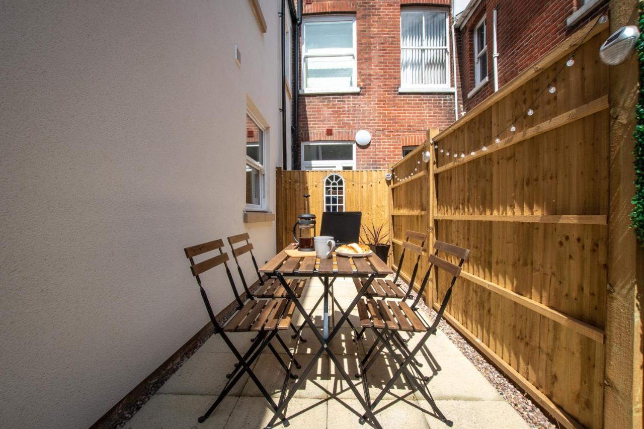 Welcome 4 Business Or Pleasure! Super Central Southampton 'City Vibes' # Stylish Apartment With Outside Space! 1-4 Guests Book Your City Break Or Pre-Cruise Stay! Close To Mayflower Theatre, Universities, Cruise Terminals, Hospitals & Shops! Екстер'єр фото